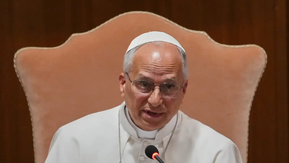 Papst Leo XIV. spricht während der Vorstellung seiner ersten Enzyklika mit dem Titel «Magnifica Humanitas» (Großartige Menschheit) zu. Darin warnt das Oberhaupt der Katholiken vor zahlreichen Gefahren, die KI für das menschliche Zusammenleben bedeute. +++ dpa-Bildfunk +++