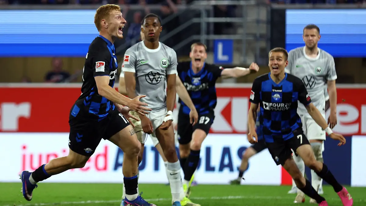 Soccer Football - Bundesliga - Relegation Playoff - Second Leg - SC Paderborn v VfL Wolfsburg - Home Deluxe Arena, Paderborn, Germany - May 25, 2026 SC Paderborn's Laurin Curda celebrates scoring their second goal REUTERS/Thilo Schmuelgen DFL REGULATIONS PROHIBIT ANY USE OF PHOTOGRAPHS AS IMAGE SEQUENCES AND/OR QUASI-VIDEO.