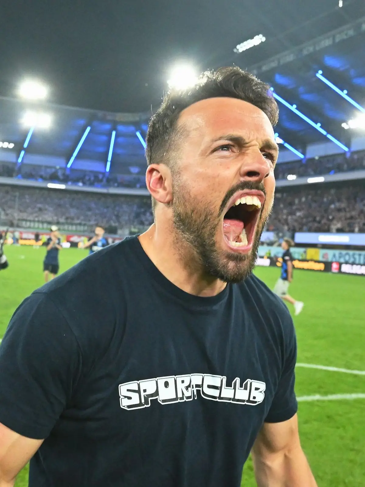 Bild zu: "Paderborn lässt sich von Tausenden feiern"