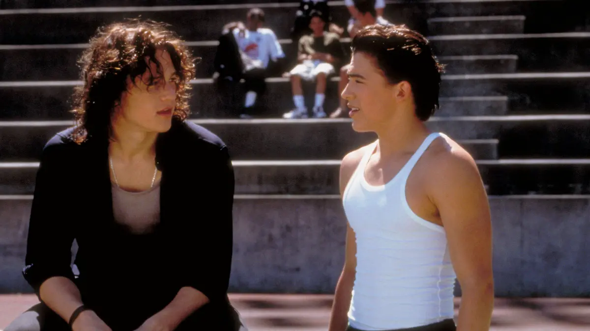 10 THINGS I HATE ABOUT YOU, from left: Heath Ledger, Andrew Keegan, 1999, Buena Vista/courtesy Everett Collection Buena Vista Pictures/Courtesy Everett Collection ACHTUNG AUFNAHMEDATUM GESCHÄTZT PUBLICATIONxINxGERxSUIxAUTxONLY Copyright: xBuenaxVistaxPictures/CourtesyxEverettxCollectionx MCDTHTH EC040