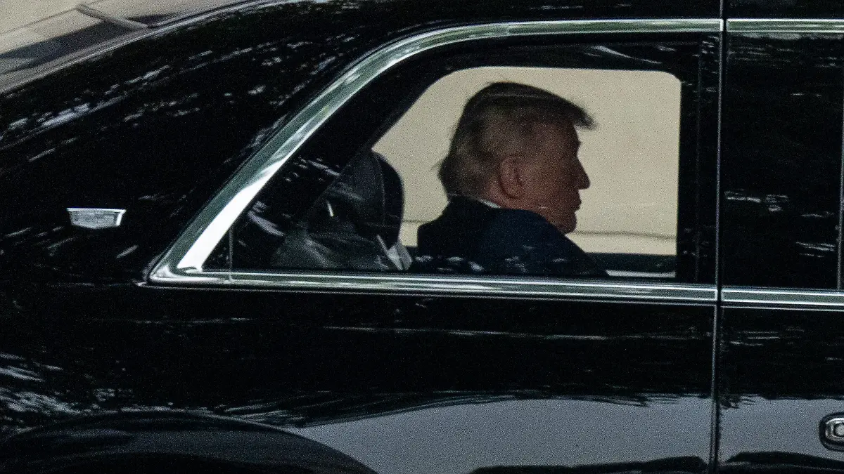 Donald Trump, Präsident der USA, verlässt das Walter Reed National Military Medical Center. Nach Angaben des Weißen Hauses besucht der US-Präsident das Militärkrankenhaus Walter Reed nahe der Hauptstadt Washington, um seinen jährlichen Routine-Gesundheits-Check zu absolvieren. +++ dpa-Bildfunk +++