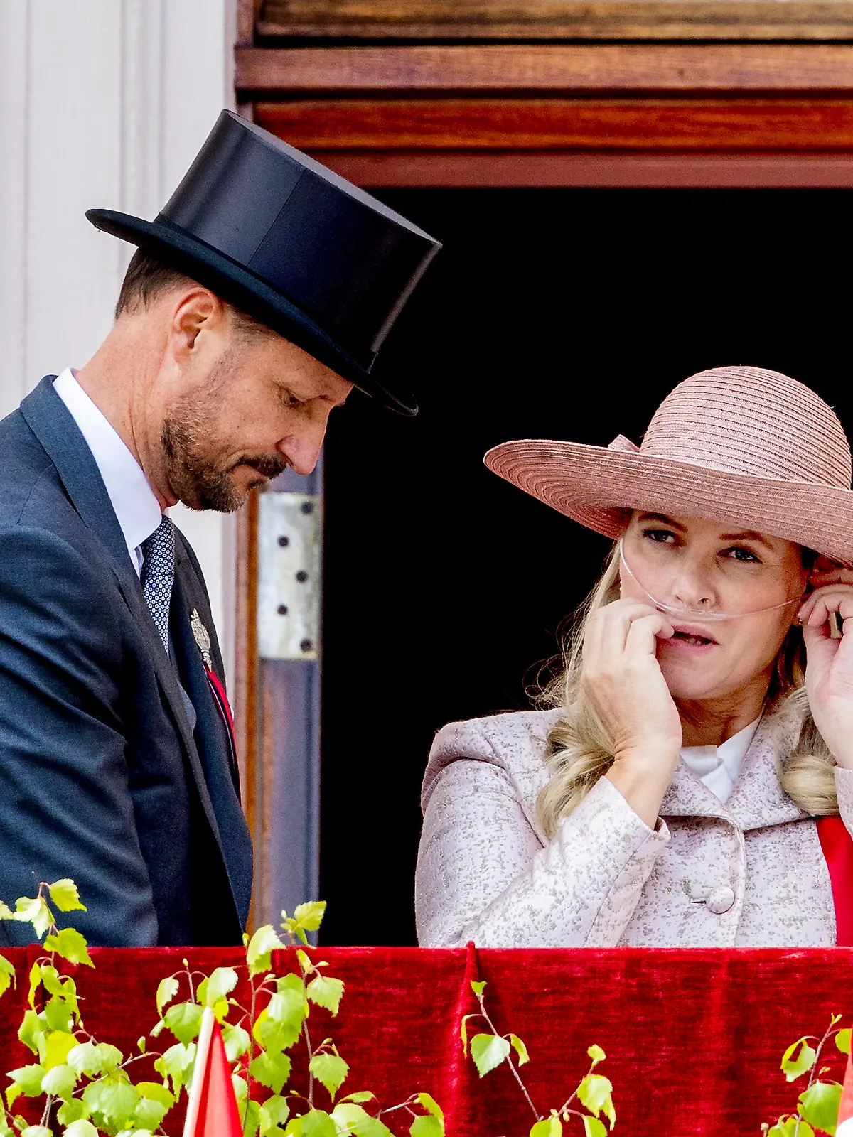 OSLO 17-05-2026 Norwegian Royal Family, Crown Princess Mette-Marit and Crown Prince Haakon watch the procession in front of the Royal Palace in Oslo Foto: Albert Nieboer Netherlands OUT Point De Vue OUT