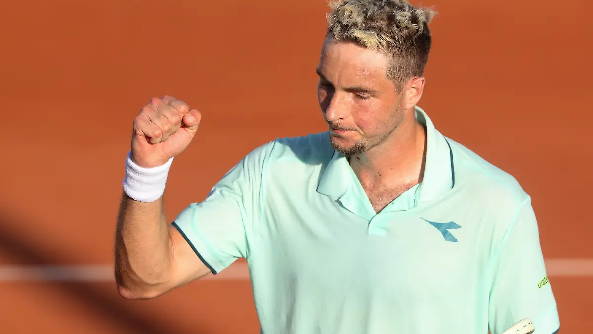 Tennis: Grand Slam/ATP-Tour - French Open, Einzel, Männer, 1. Runde, Bublik (Kasachstan) - Struff (Deutschland). Jan-Lennard Struff jubelt nach seinem Sieg. +++ dpa-Bildfunk +++