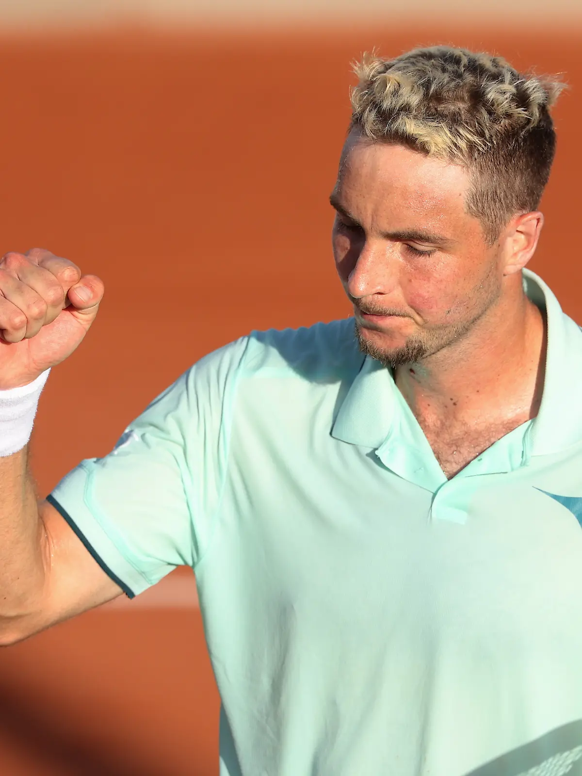 Tennis: Grand Slam/ATP-Tour - French Open, Einzel, Männer, 1. Runde, Bublik (Kasachstan) - Struff (Deutschland). Jan-Lennard Struff jubelt nach seinem Sieg. +++ dpa-Bildfunk +++