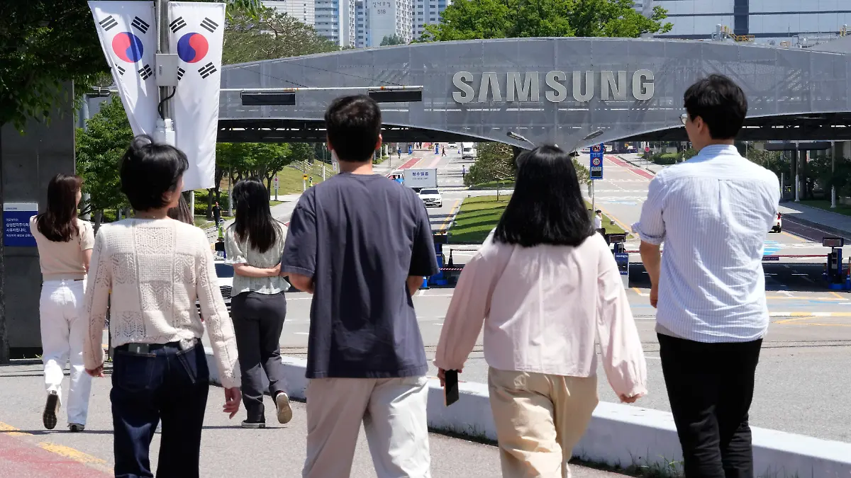 Das Logo von Samsung Electronics ist an einem Tor am Hauptsitz des Unternehmens in Suwon, Südkorea, zu sehen. +++ dpa-Bildfunk +++