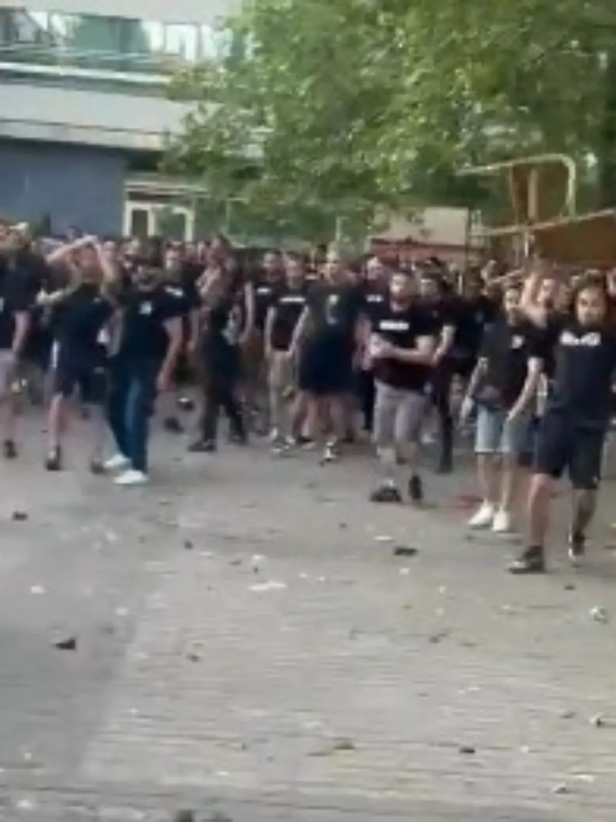 Bild zu: "Fans gehen in Leipzig aufeinander los!"