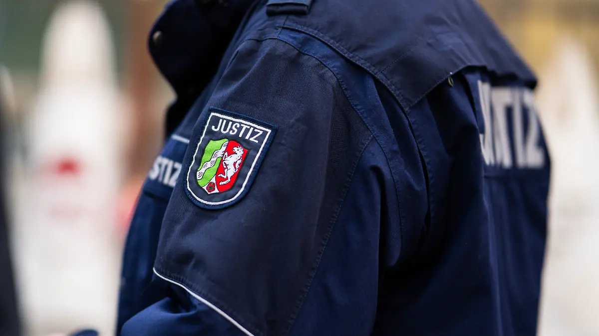29.11.2025 - Feature Justizbeamter: Ein Justizbeamter bei der Arbeit. Foto: Noah Wedel