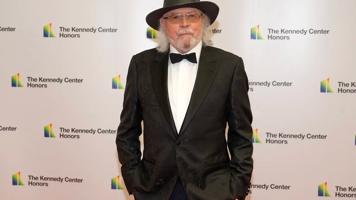 Barry Gibb arrives for the Medallion Ceremony honoring the recipients of the 46th Annual Kennedy Center Honors at the Department of State in Washington, DC on Saturday, December 2, 2023. The 2023 honorees are: actor and comedian Billy Crystal acclaimed soprano Renee Fleming British singer-songwriter producer, and member of the Bee Gees, Barry Gibb rapper, singer, and actress Queen Latifah and singer Dionne Warwick. PUBLICATIONxINxGERxSUIxAUTxHUNxONLY WAX20231202230 RonxSachs