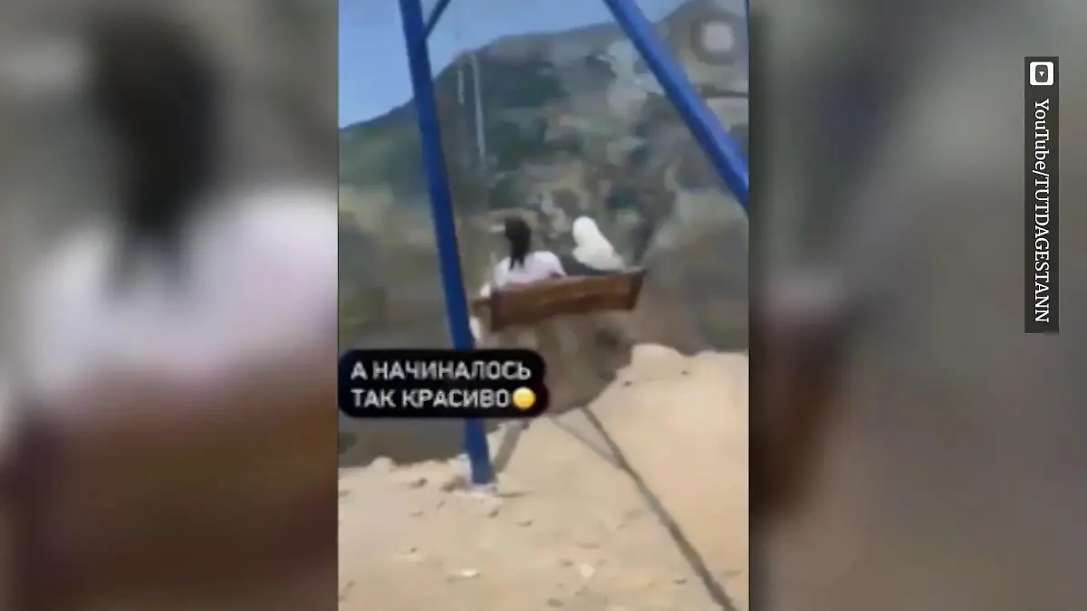 Mädchen stürzen von Schaukel in Schlucht Schockmoment in Russland