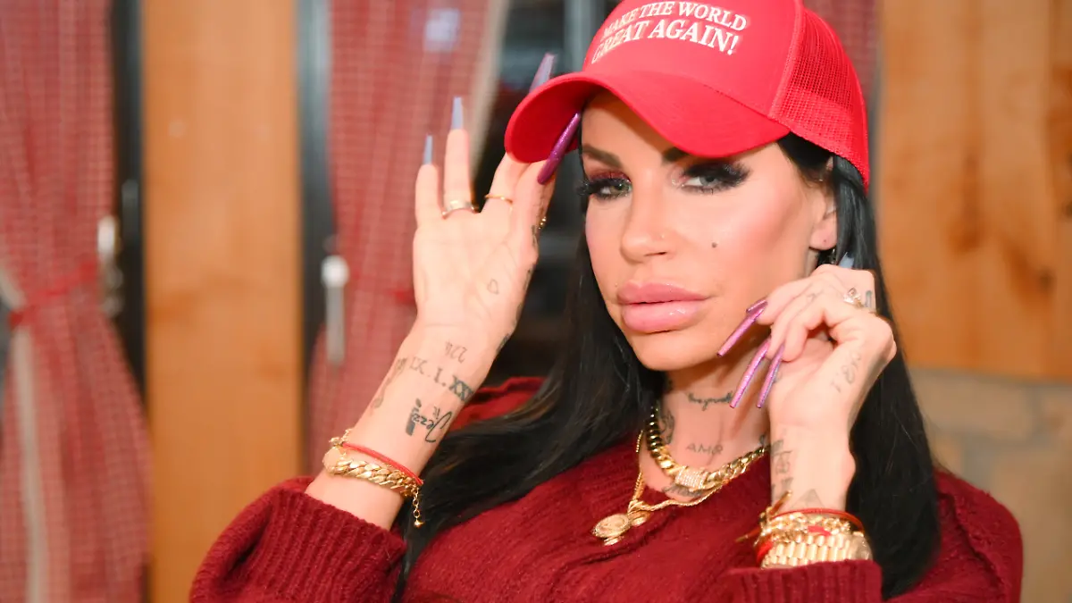 Frankfurt,3. Februar 2026, Reality Star und Model Gina Lisa Lohfink mit einer "Make the World Great Again" Kappe in der Talkshow Bembel und Gebabbel in der Lohrbergschänke. Foto:Bernd Kammerer