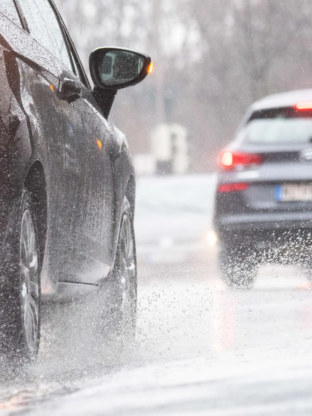 Bild zu: "Zwei Tote bei Horror-Crash im Starkregen – Gewitter halten Deutschland in Atem"
