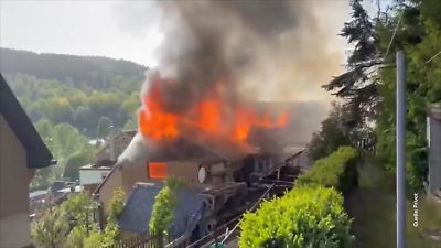 Bild von Haus in Sachsen fackelt ab, weil Feuerwehr nicht durchkommt