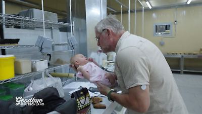 Bild von Baby Naya muss mit in die Backstube