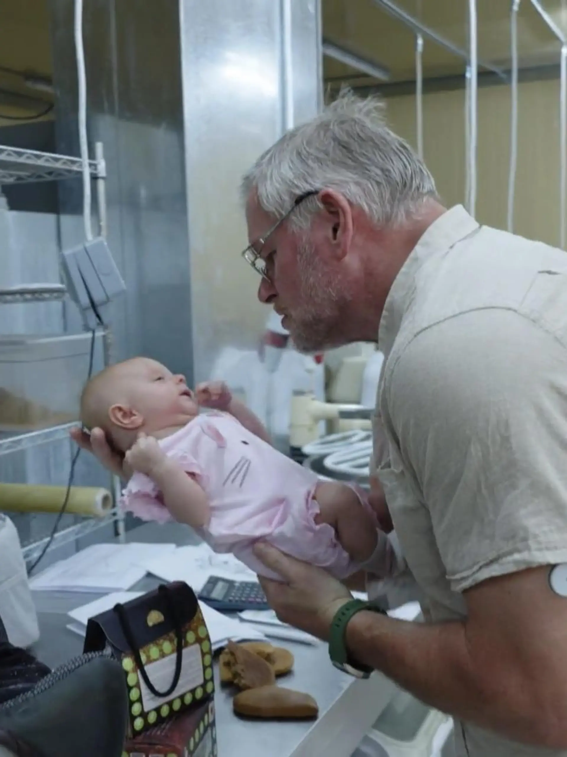 Bild zu: "Baby Naya muss mit in die Backstube"