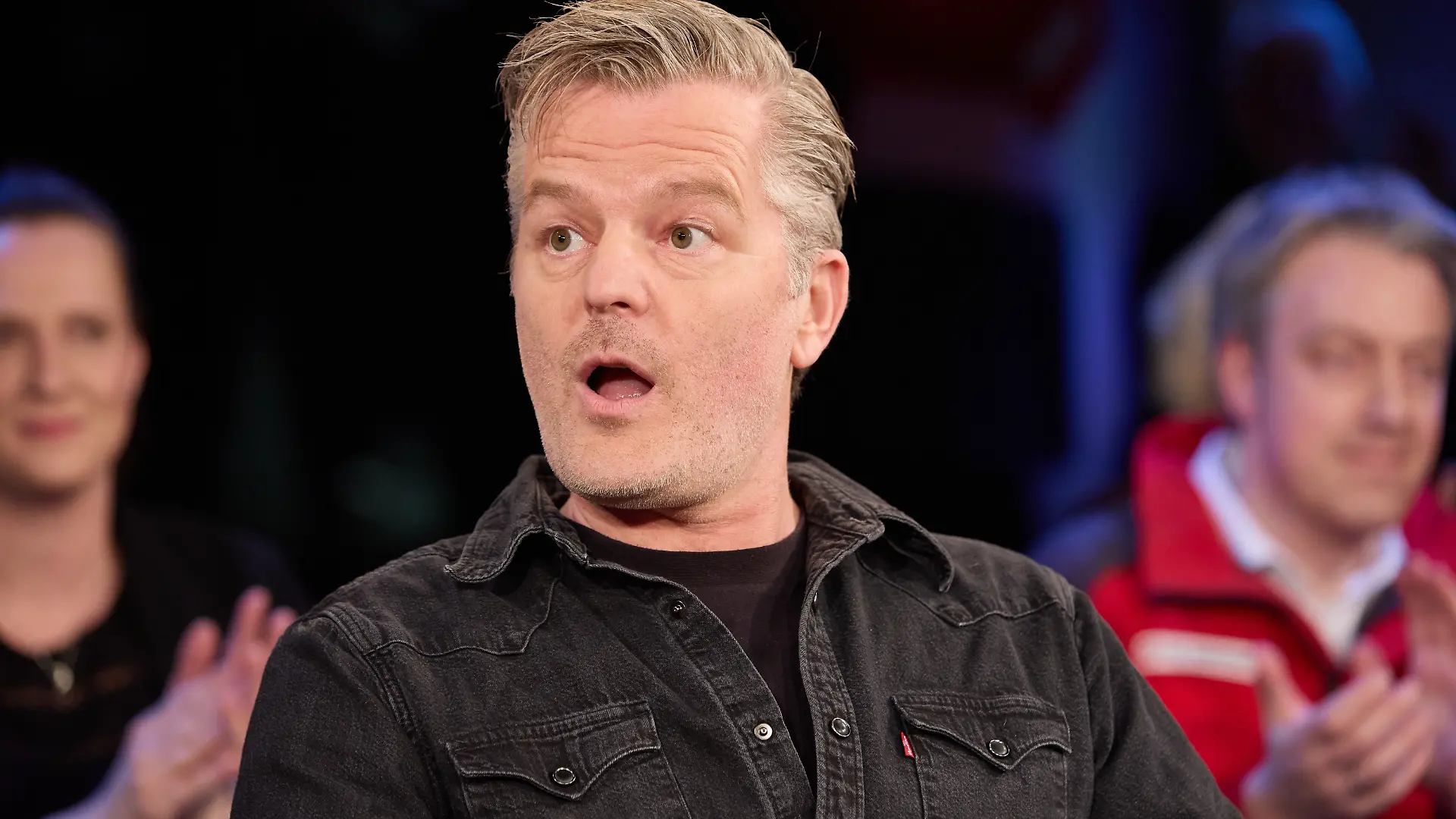 Schauspieler André Dietz bei der Aufzeichnung einer Talkshow