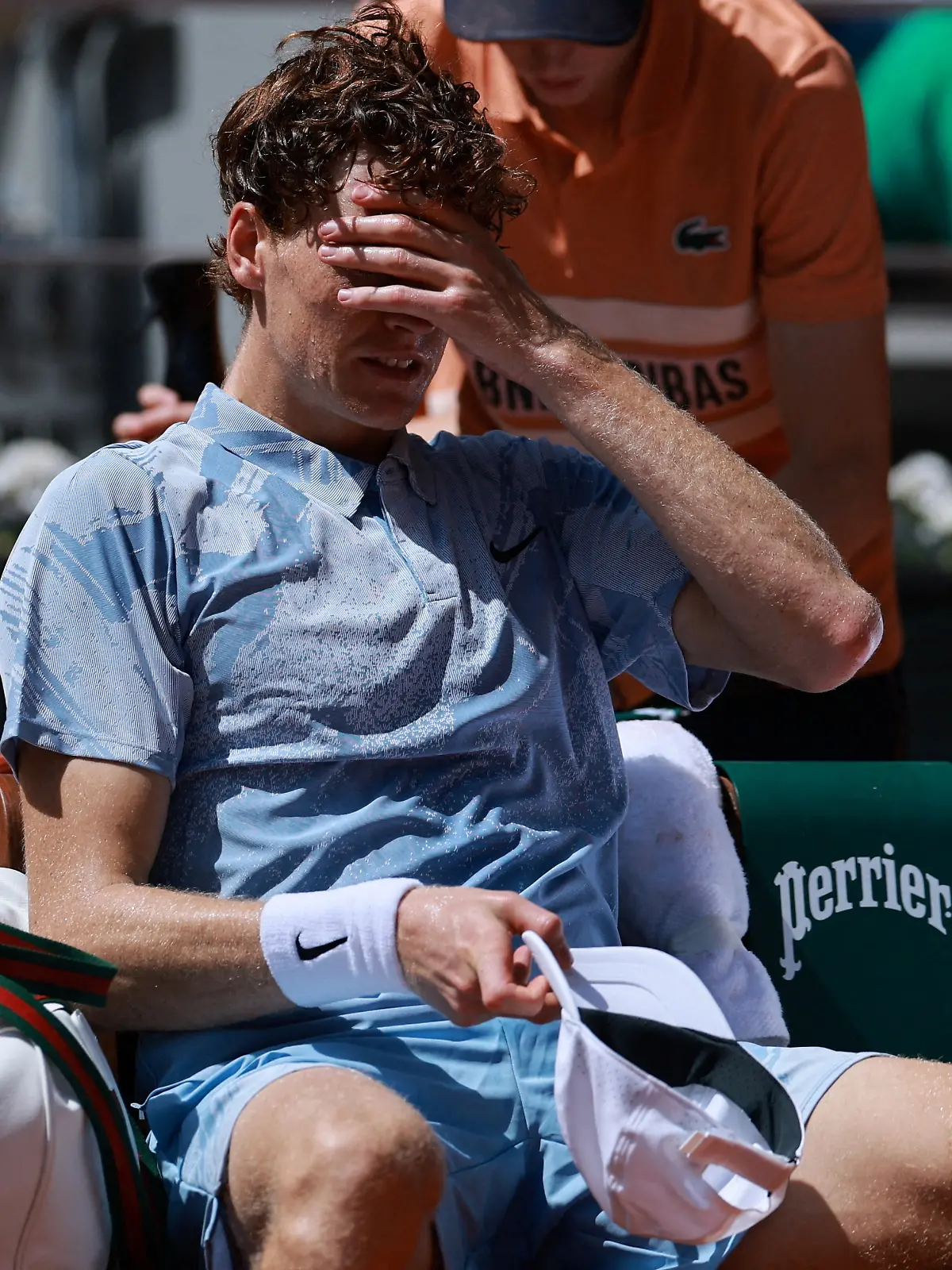Tennis - French Open - Roland Garros, Paris, France - May 28, 2026 Italy's Jannik Sinner reacts during a break in play in his second round match against Argentina's Juan Manuel Cerundolo REUTERS/Stephanie Lecocq TPX IMAGES OF THE DAY