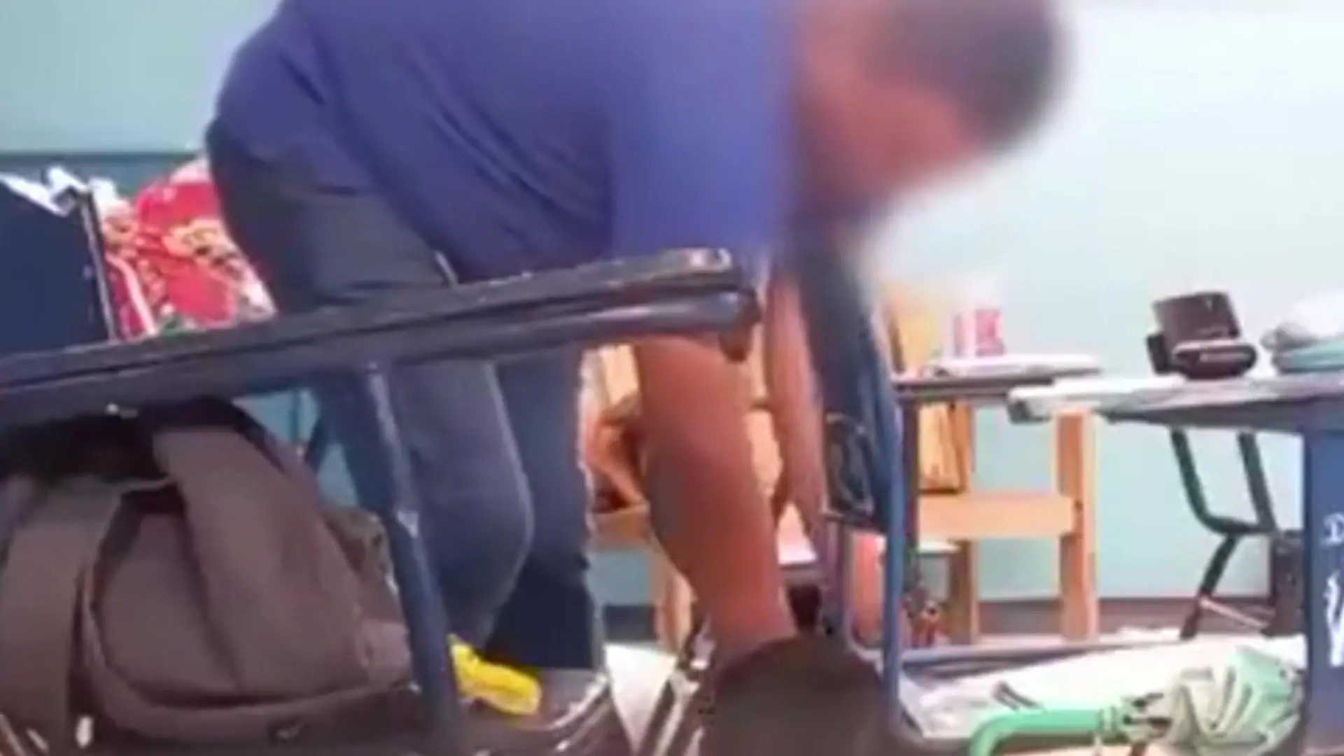 Ethik-Lehrer auf Raubzug im Klassenzimmer - SO entlarven ihn seine Schüler! Wochenlang verschwindet Geld