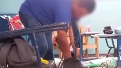 Bild von Ethik-Lehrer auf Raubzug im Klassenzimmer - SO entlarven ihn seine Schüler!
