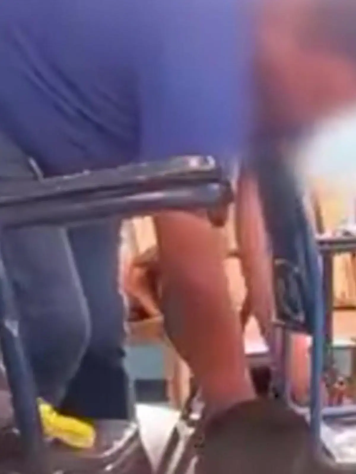Bild zu: "Ethik-Lehrer auf Raubzug im Klassenzimmer - SO entlarven ihn seine Schüler!"