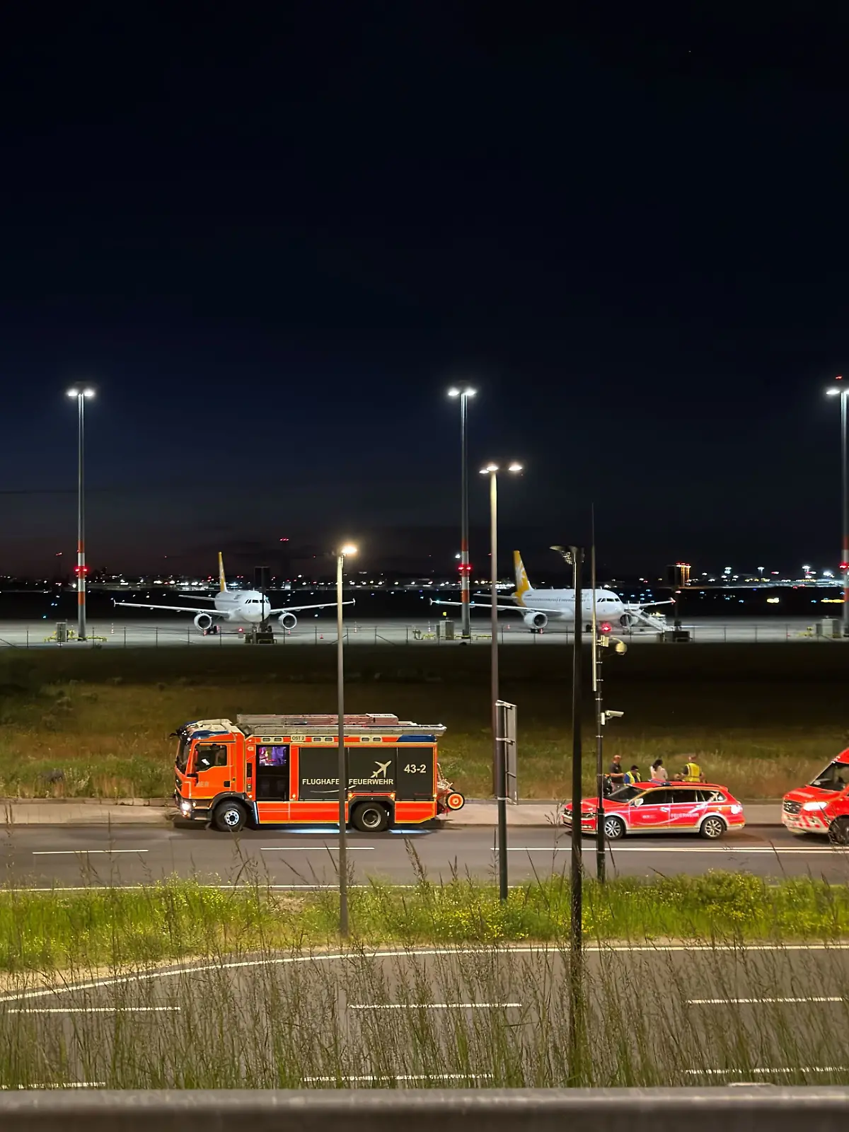 Bild zu: "Telefonische Bombendrohung! Terminal 2 am BER stundenlang gesperrt"