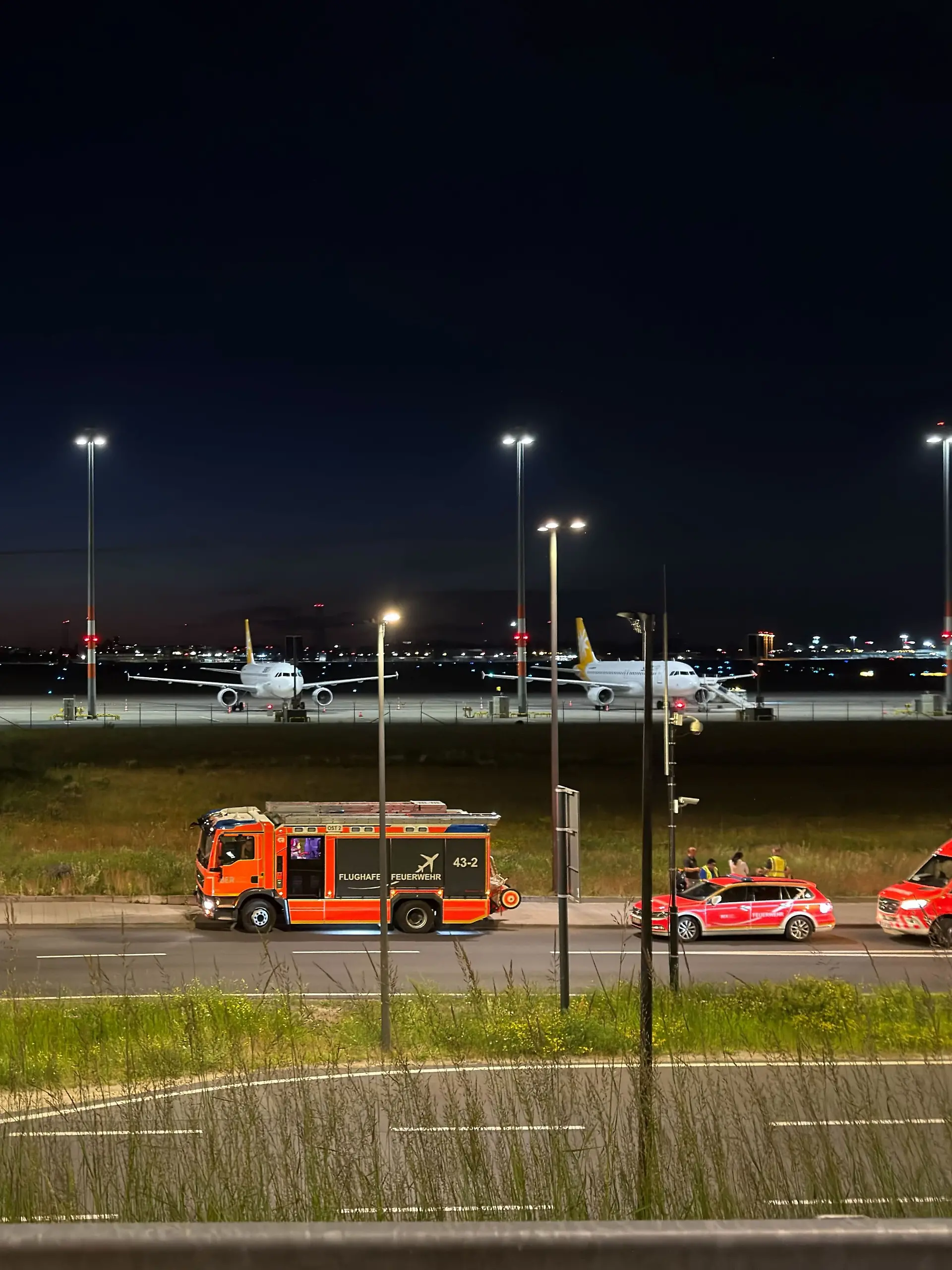 Bild zu: "Telefonische Bombendrohung! Terminal 2 am BER stundenlang gesperrt"