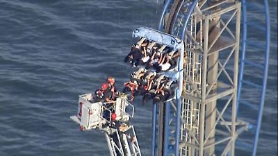 Bild von In 30 Metern Höhe! Achterbahn stoppt plötzlich – Schüler hängen in der Luft fest