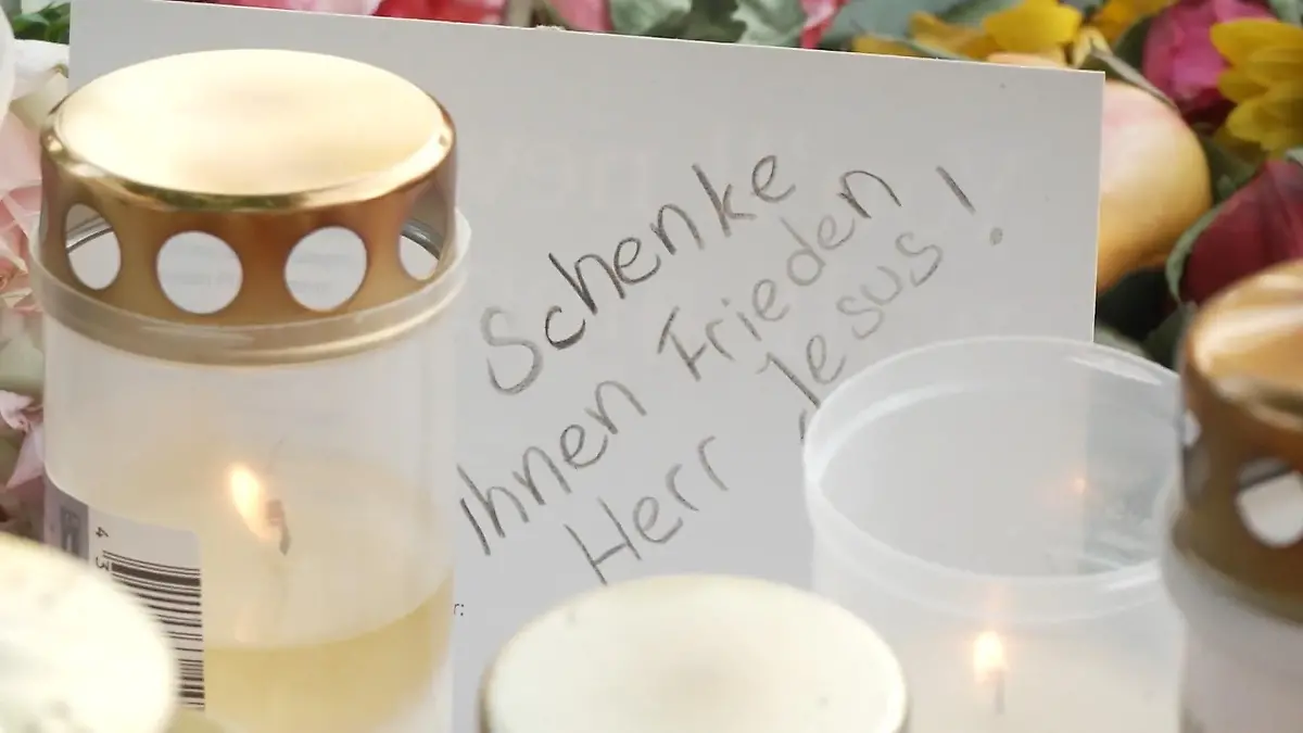 Dinslaken trauert mit Gedenkminute um getötete Kinder Eine Minute der Stille
