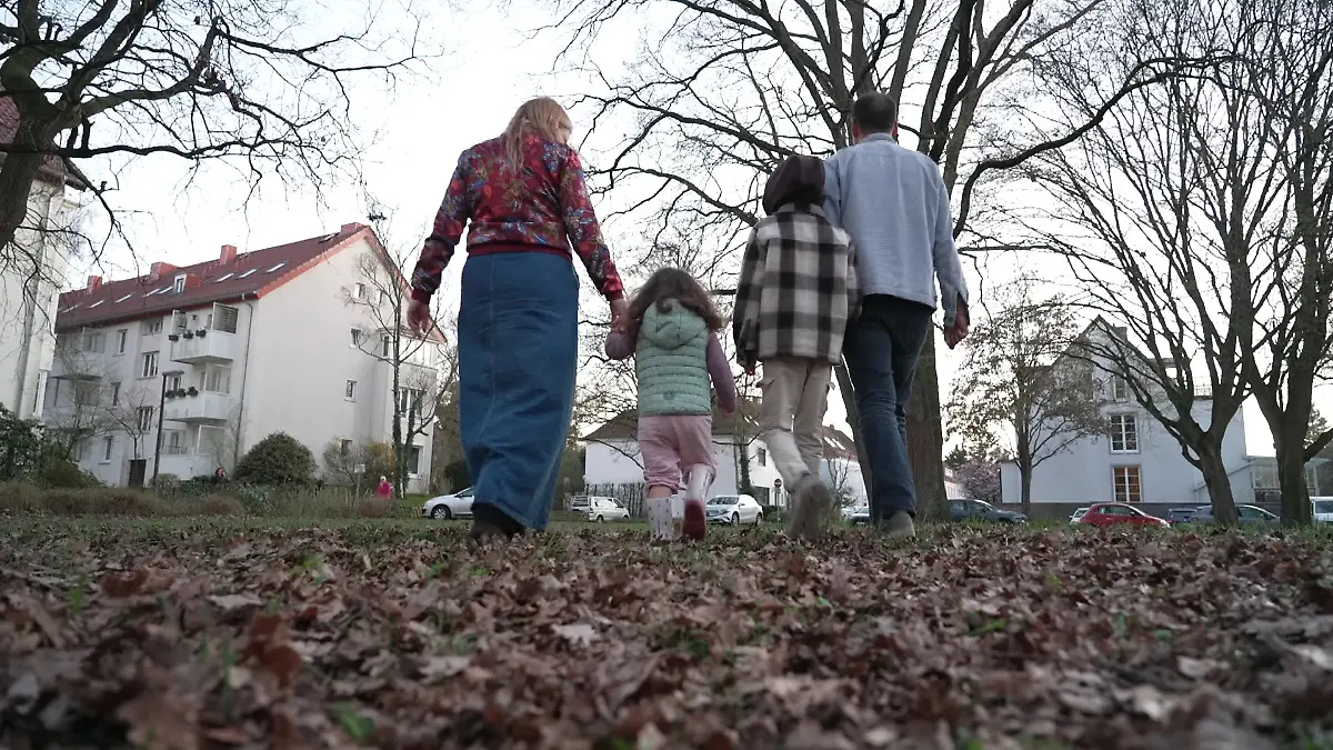 Sarah, Joseph, Ari und Amalia – seit 2023 sind sie endlich zu viert!