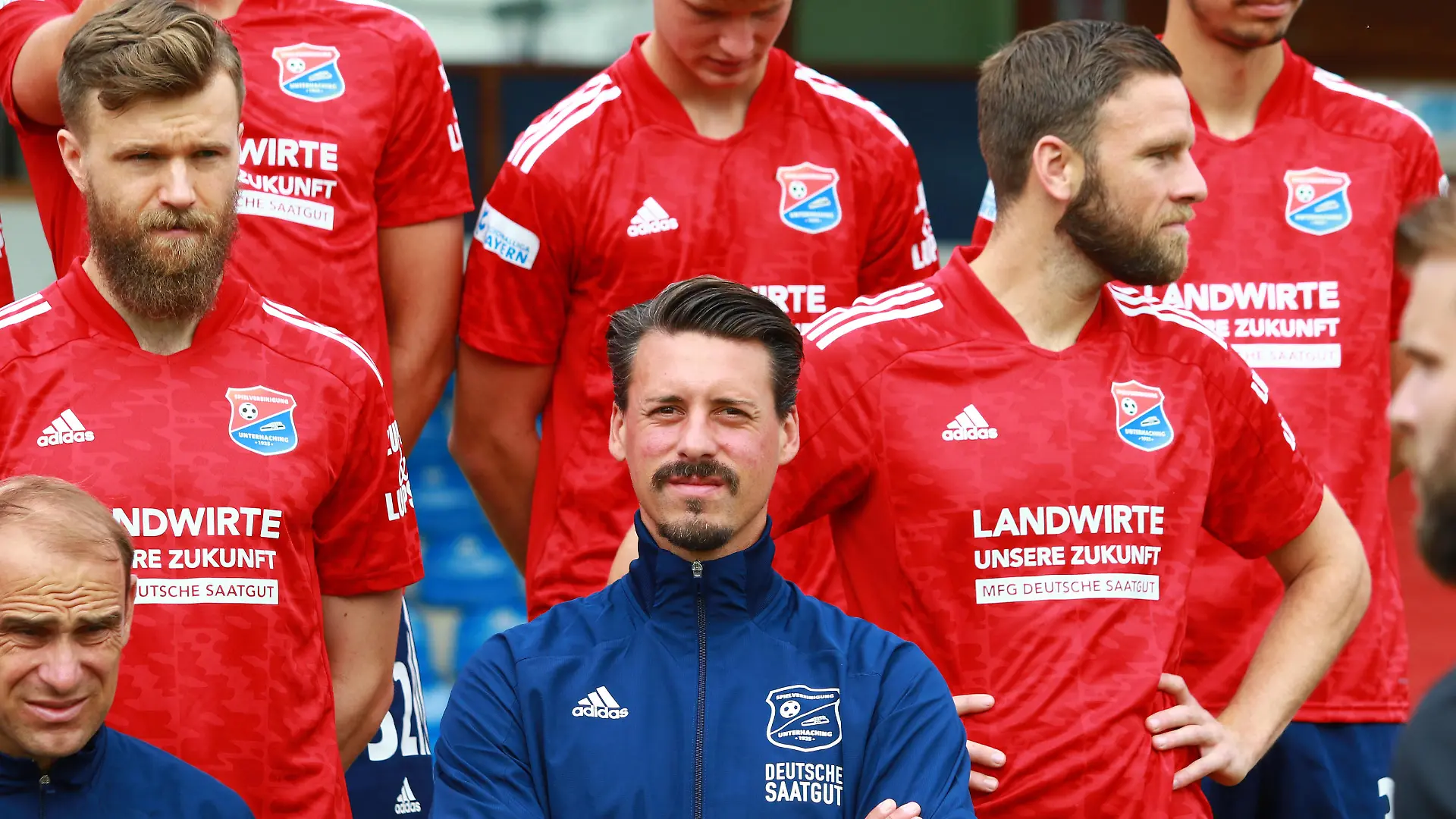 Trainer Sandro Wagner, Dominik Stahl, re., Stephan Hain li., Co-Trainer Robert Lechleiter, Mannschaft / Fussball, Regionalliga Bayern, SpVgg Unterhaching, Mannschaftsfoto, Portrait, am 13.07.2021 FOTO: Mladen Lackovic *** Coach Sandro Wagner, Dominik Stahl, r , Stephan Hain li , Co coach Robert Lechleiter, team football, Regionalliga Bayern, SpVgg Unterhaching, team photo, portrait, on 13 07 2021 PHOTO Mladen Lackovic