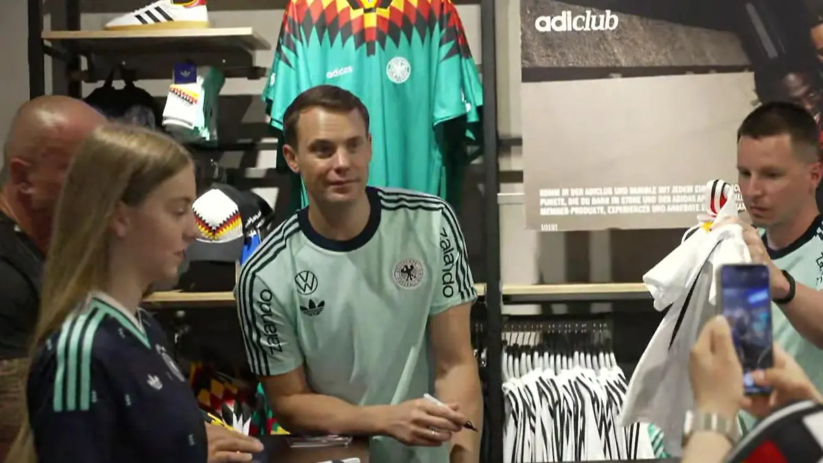 Mega-Ansturm bei Autogrammstunde! 1.000 Fans wollen Manuel Neuer sehen DFB-Keeper in Herzogenaurach