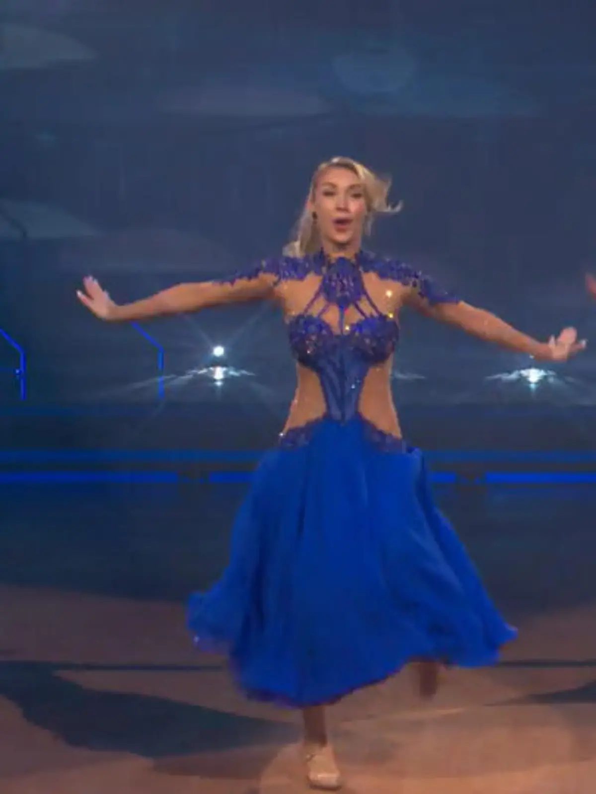 Bild zu: "Quickstep zu "Umbrella": Anna-Carina und Evgeny fegen über das Parkett"