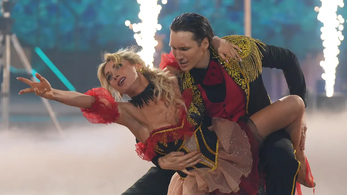 Anna-Carina Woitschack erzählt ihre Geschichte im bewegenden Final-Freestyle Tränen im „Let’s Dance“-Finale