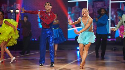 Bild von Milano und Marta Arndt begeistern mit Spider-Man-Freestyle