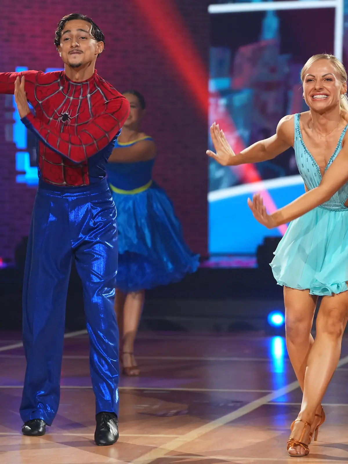 Bild zu: "Milano und Marta Arndt begeistern mit Spider-Man-Freestyle"