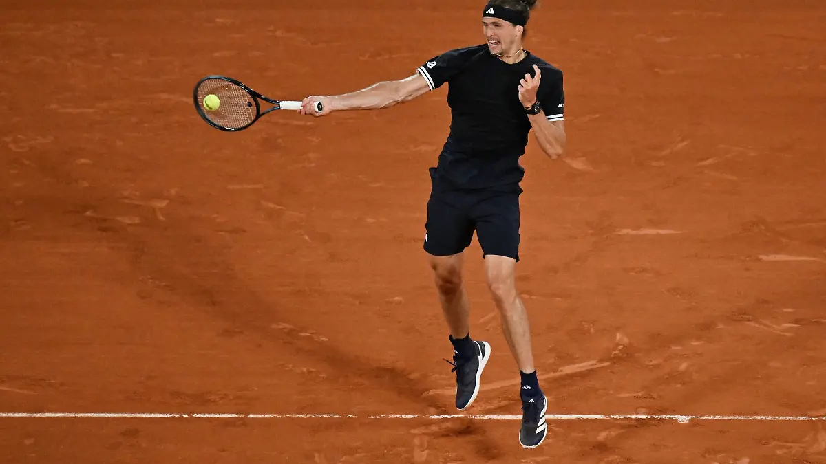 Alexander Zverev schlägt sich ins Achtelfinale der French Open durch.