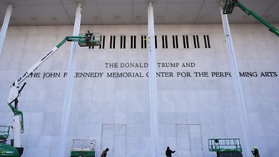 Donald Trump: Justiz-Klatsche! Name fliegt aus Washingtoner Kennedy Center