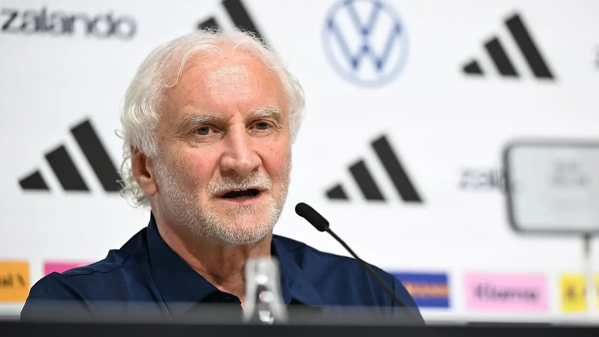 Rudi Völler spricht bei der DFB-Pressekonferenz. (Archivbild)