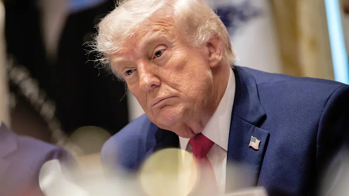 United States President Donald J Trump holds a Cabinet meeting in the Cabinet Room of the White House in Washington, DC, USA, on May 27, 2026. Trump is holding the meeting with members of his Cabinet as the US and Iran creep closer to a deal. Copyright: xSamuelxCorumx/xPoolxviaxCNPx/MediaPucnhx
