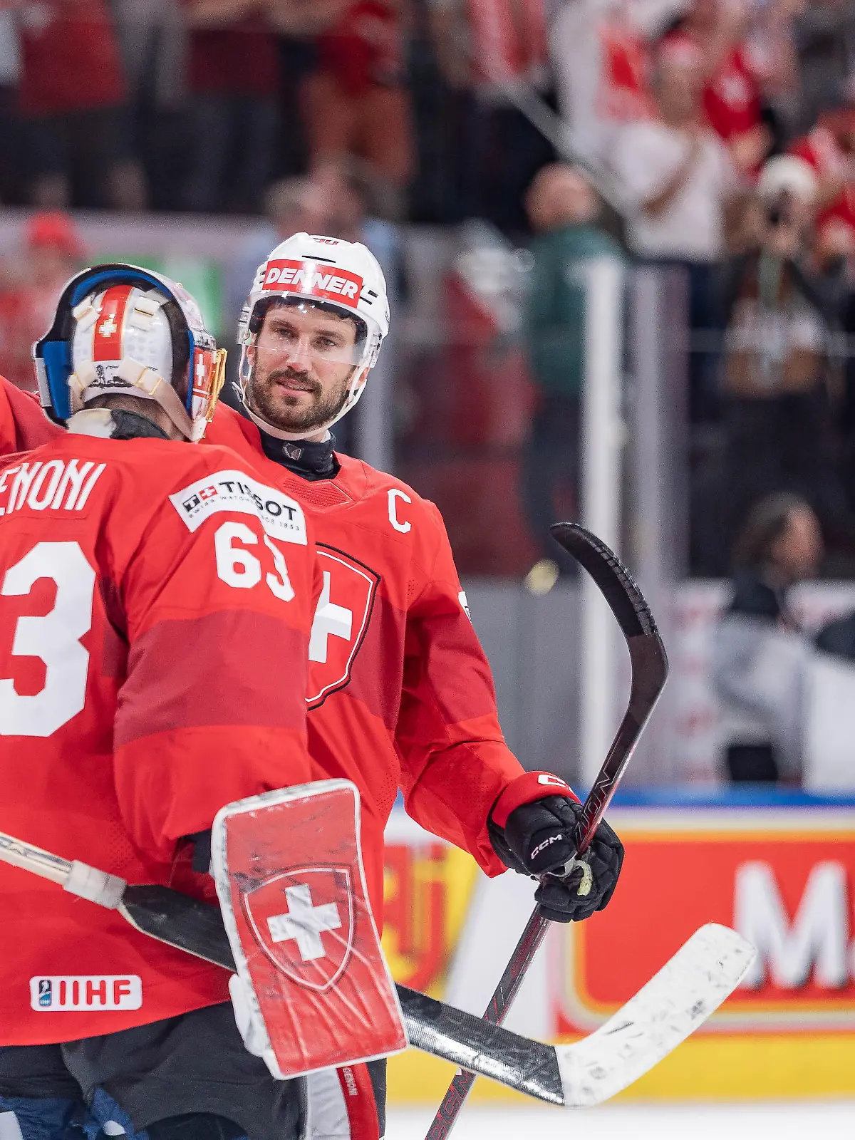 30/05/2026, Zurich, Swiss Life Arena, Ice Hockey World Championships Semifinal: Switzerland - Norway, #63 goalkeeper Leonardo Genoni (Switzerland), #90 Roman Josi (Switzerland) celebrate reaching the final of the Ice Hockey World Championship 2026 (Photo by Stefan Emch/Just Pictures/Sipa USA)