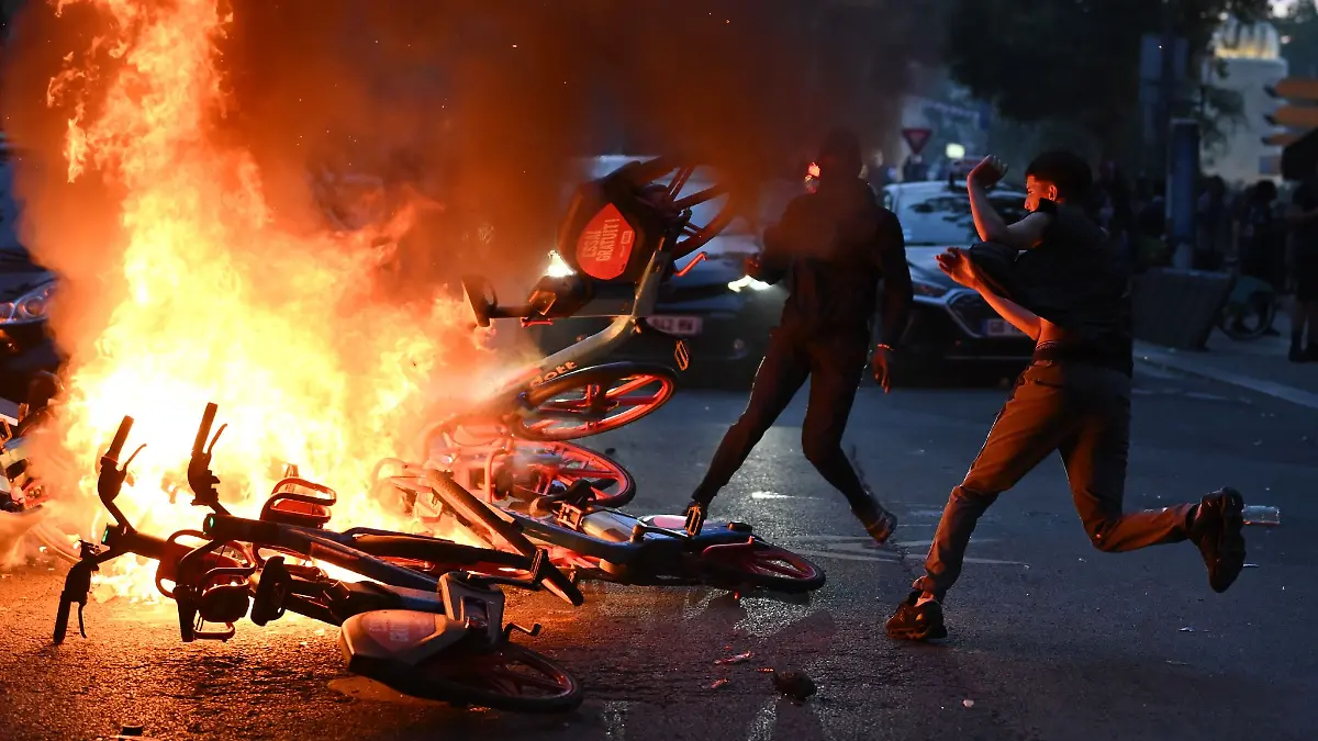 Nach dem Sieg von Paris Saint-Germain ist es in Paris zu Festnahmen und Zwischenfällen gekommen.