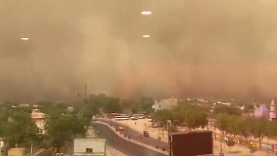 Bild von Heftiger Sandsturm fegt über Indien – Wetterphänomen sorgt für trübe Sicht!