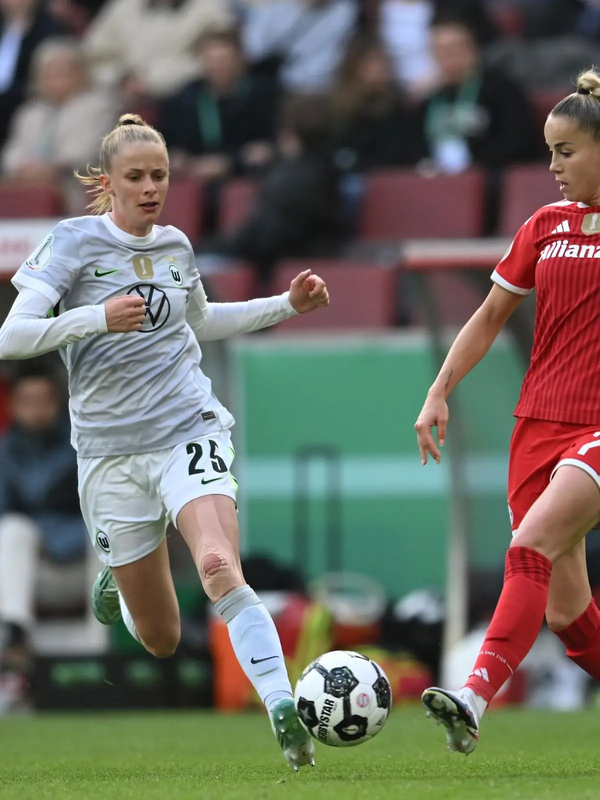 Bild zu: "DFB gibt Kontrolle ab - Frauen-Bundesliga wird ausgegliedert"