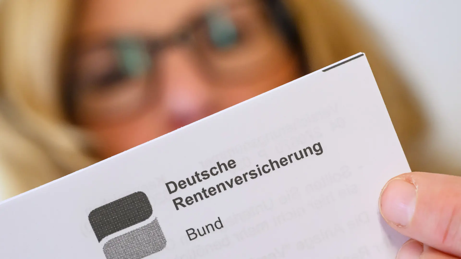Laut einer Renten-Prognose steigen die Rentenbeiträge ab 2028 deutlich. (Symbolbild)