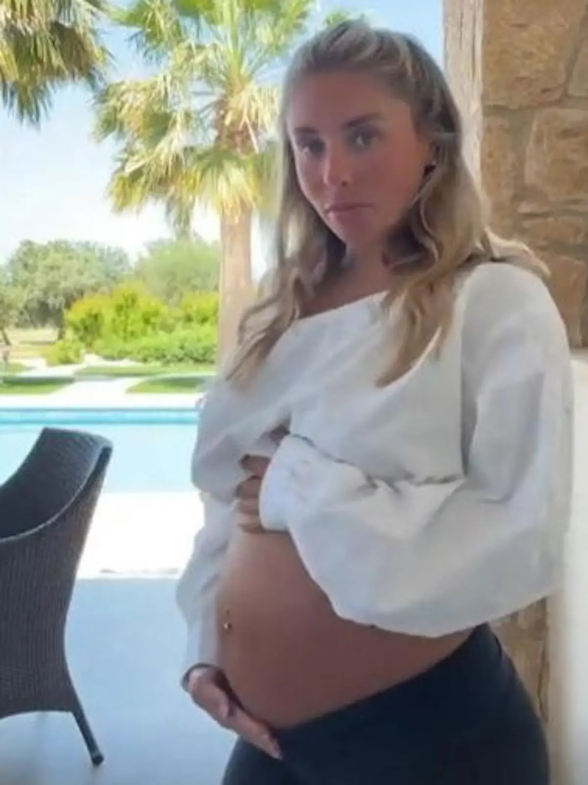 Bild zu: "Pornostar zeigt erneut Babybauch – und sorgt SO wieder für Skandale! "