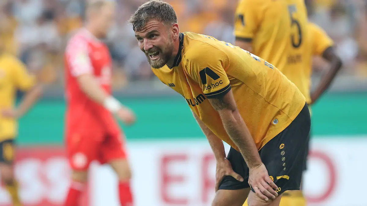  Fussball DFB Pokal 1. Runde, SG Dynamo Dresden - 1. FSV Mainz 05 emspor, v.l. Lars Buenning Bünning