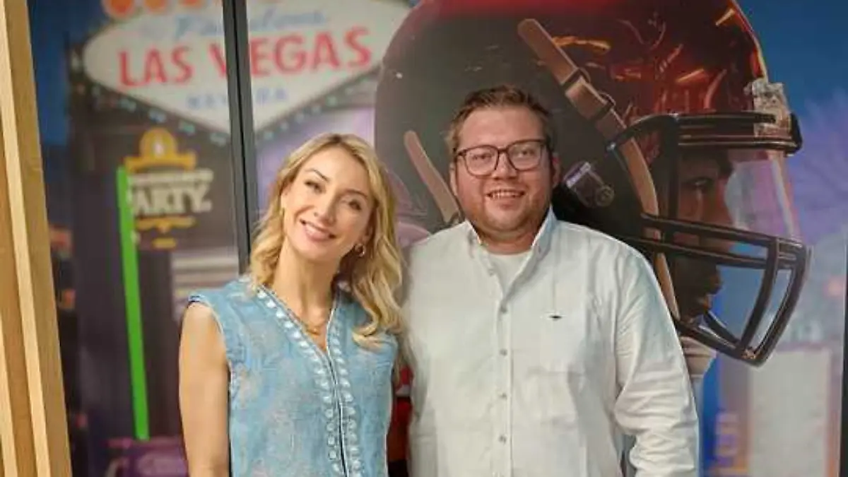 Köln: Anna-Carina Woitschack beim RTL-Interview mit Reporter Kai Franzke Jr. 