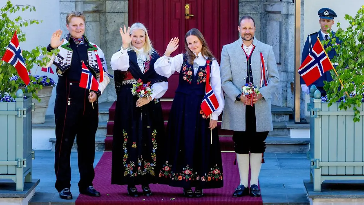 Prinzessin Ingrid Alexandra - hier mit ihrer Familie im Jahr 2025 - plant laut Vater Haakon eine baldige Rückkehr in die Heimat.
