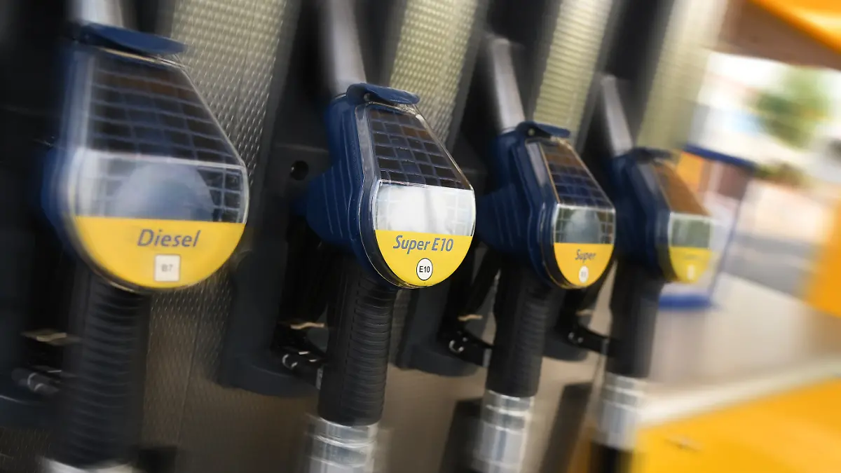 Tanken / Spritpreise eingehaengte Zapfpistolen,Treibstoffsorten, Diesel ,Super,Super E10, Superplus. ?