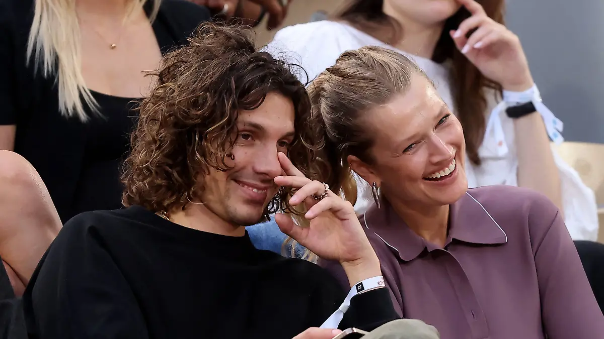 Toni Garrn and Jeremy Steeb Celebrities in the stands at the 2026 French Open at Roland Garros on 31 May 2026 Dominique Jacovides Bestimage Celebrities in the stands at the 2026 French Open at Roland Garros on 31 May 2026 Paris France PUBLICATIONxNOTxINxFRAxUKxUSAxAUSxBEL Copyright: xDOMINIQUExJACOVIDESx/xBESTIMAGExDOMINIQUExJACOVIDESx/xBESTIMAGEx