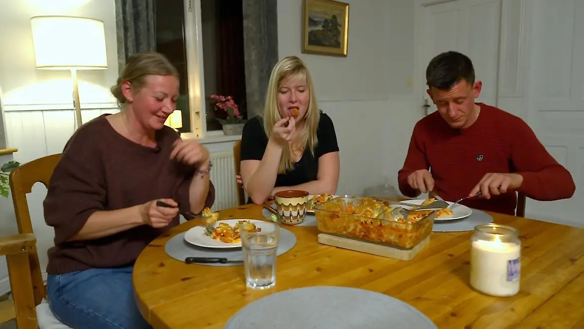 Das erste gemeinsame Abendessen bei Florian Es wird viel gelacht
